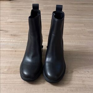 Vionic Trucker Black Leather Ankle Boots